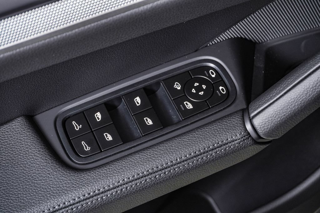 New 2026 Porsche Cayenne Coupe AWD/4WD image 26