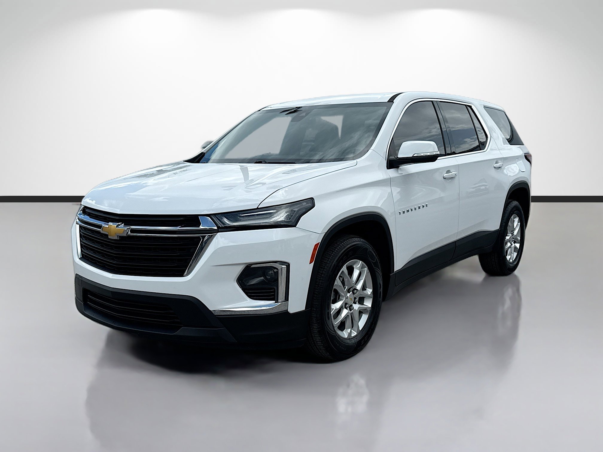 Used 2022 Chevrolet Traverse LS w/ LPO, Cargo Package FWD image 7