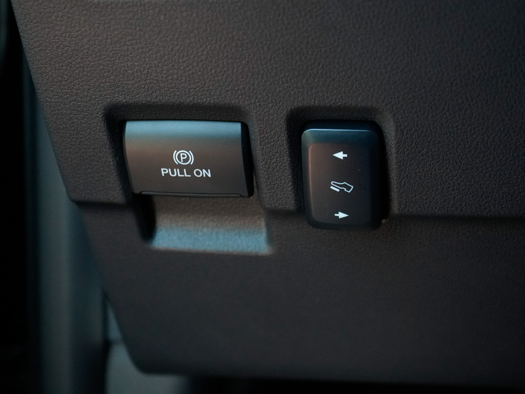 Used 2024 Ford F350 Platinum w/ FX4 Off-Road Package AWD/4WD image 18