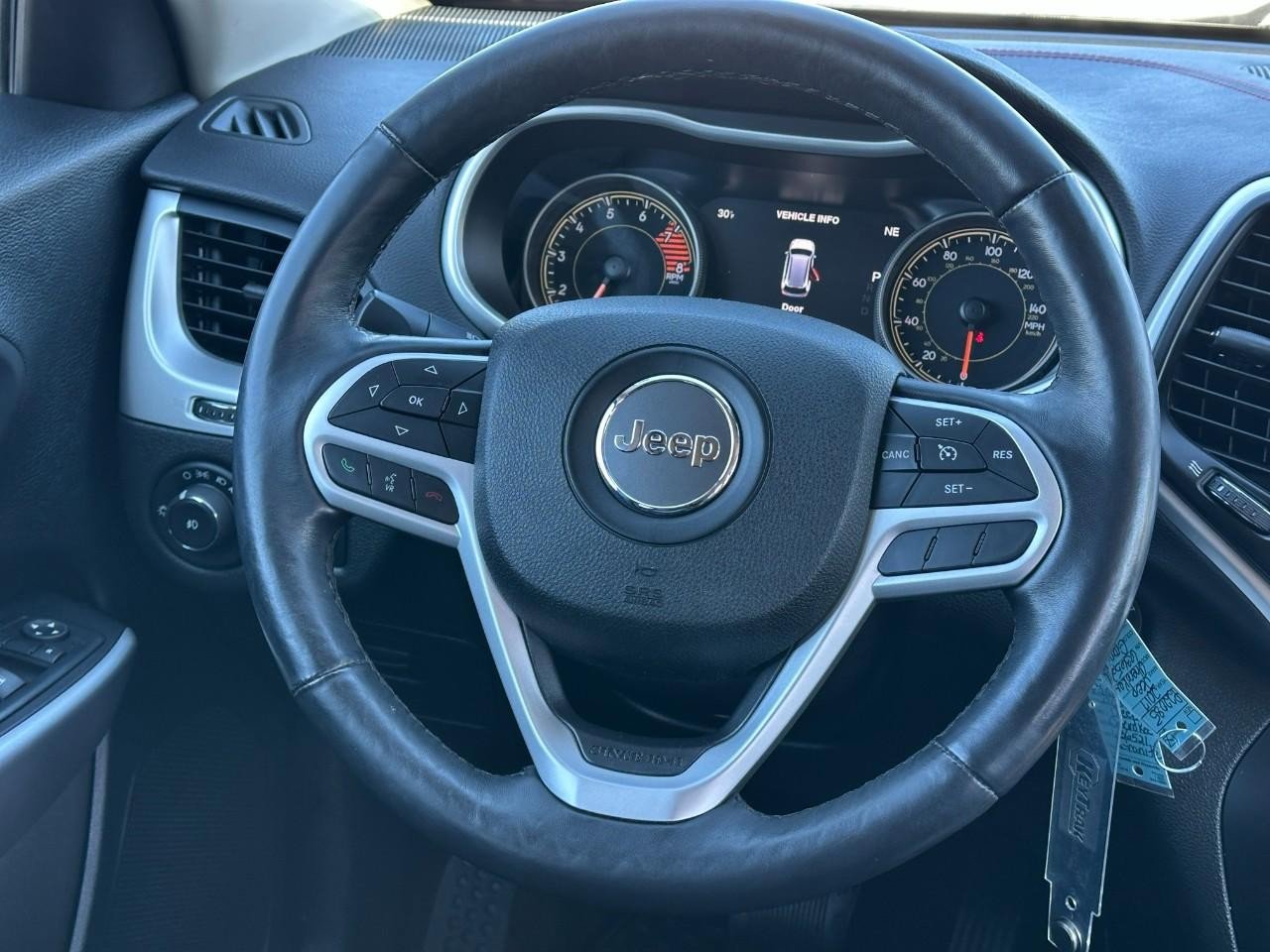 Used 2017 Jeep Cherokee Trailhawk w/ Cold Weather Group image 12