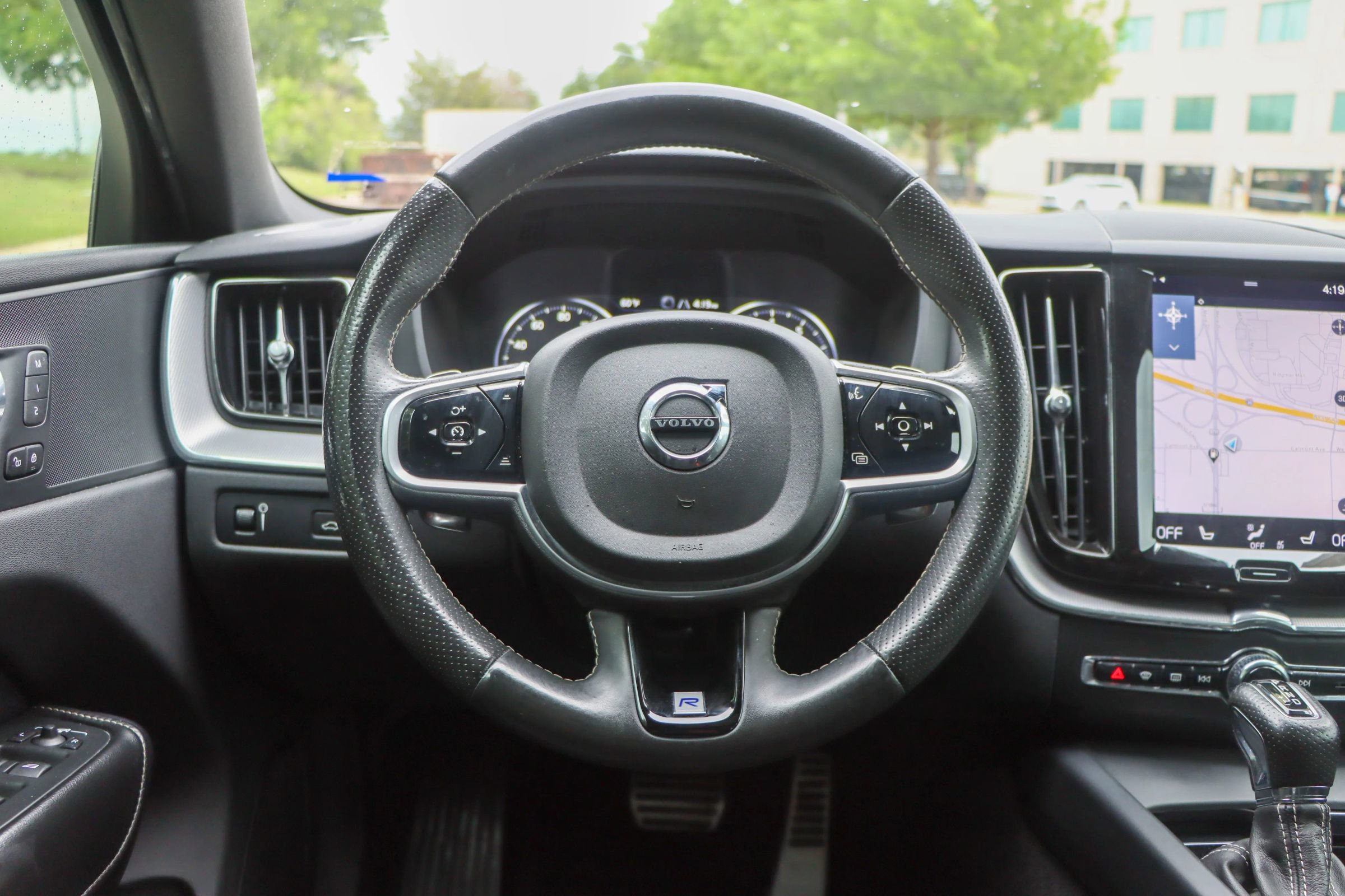 Used 2018 Volvo XC60 T6 R-Design w/ Convenience Package image 28