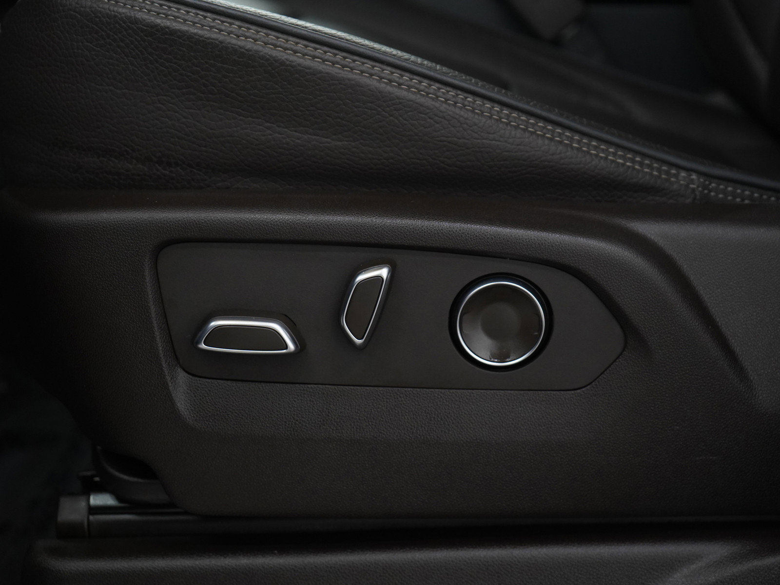 Used 2023 GMC Yukon XL Denali image 32