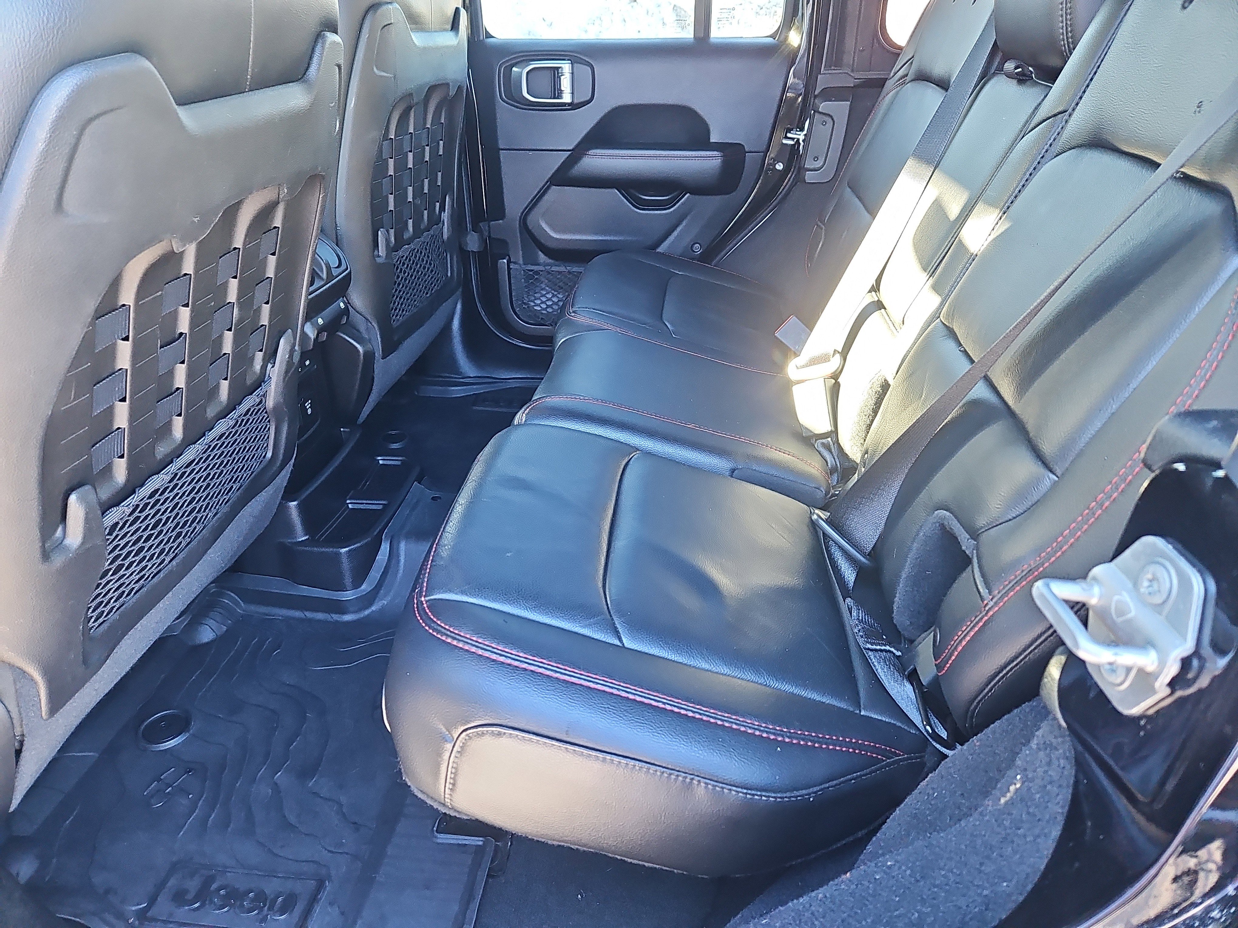 Used 2018 Jeep Wrangler Unlimited Rubicon image 32