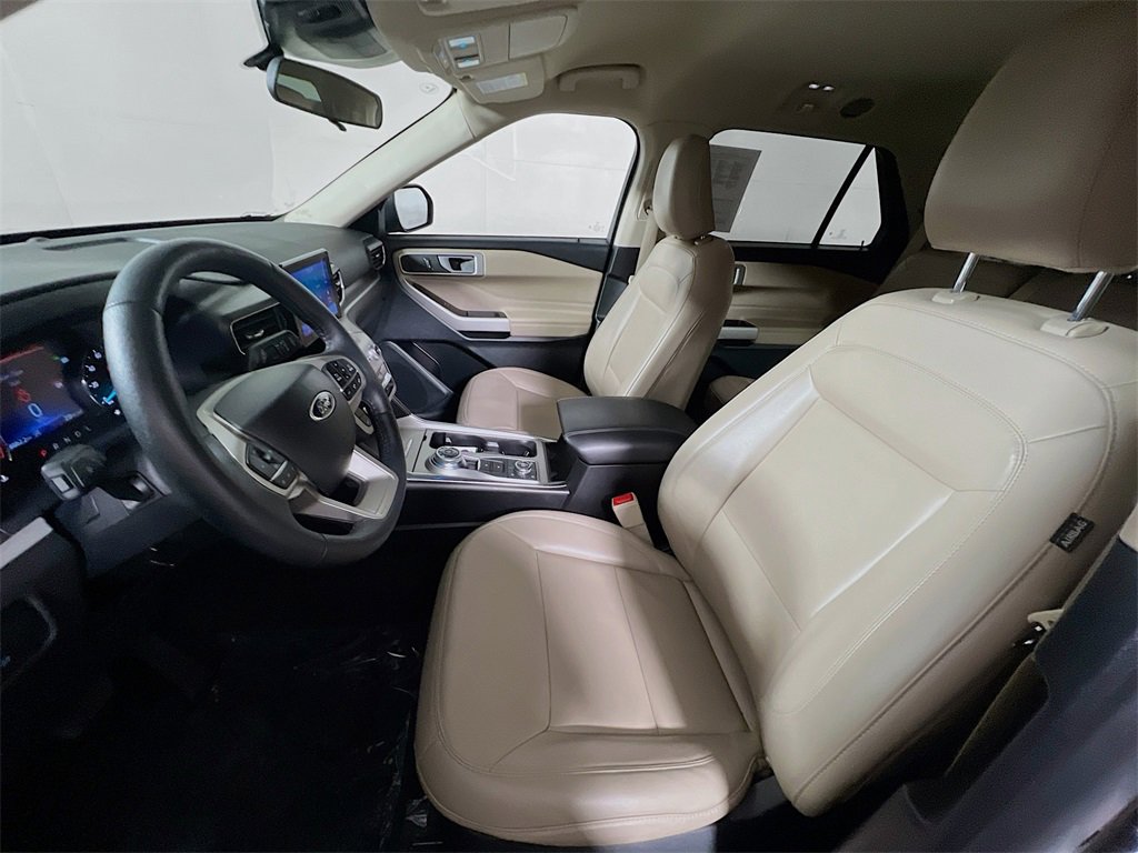 Used 2024 Ford Explorer XLT w/ Equipment Group 202A image 19