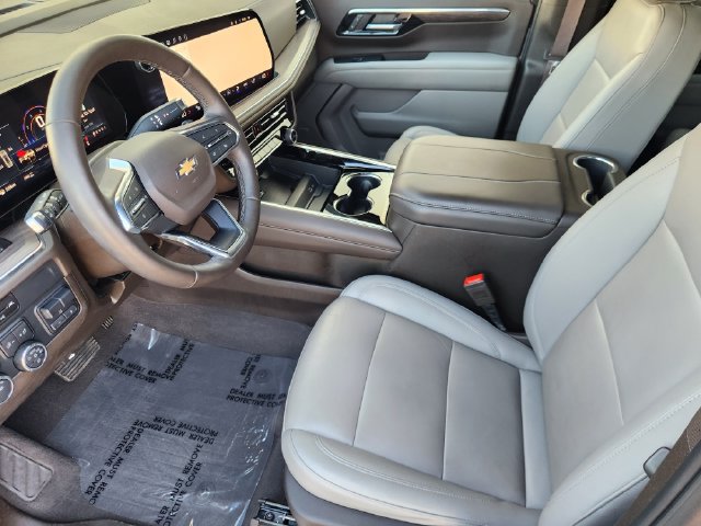 Used 2025 Chevrolet Suburban LT w/ Comfort Package AWD/4WD image 3