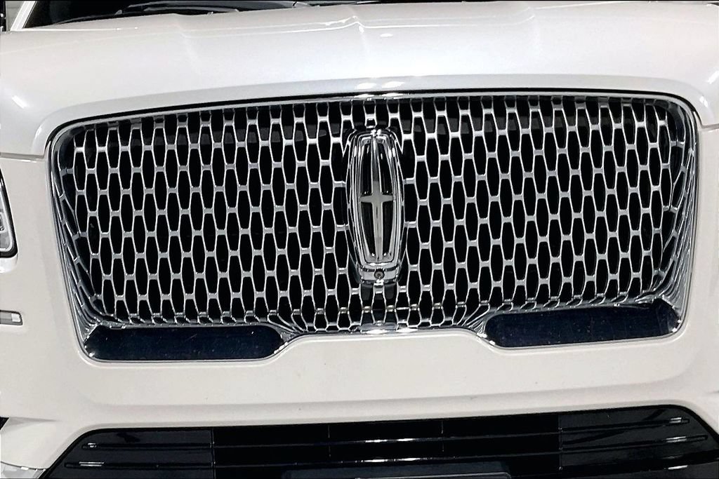 Used 2018 Lincoln Navigator Reserve w/ Technology Package AWD/4WD image 35