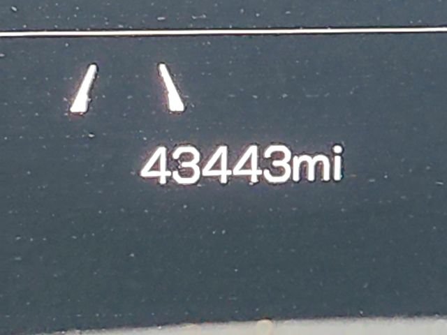 Used 2025 GMC Yukon XL Denali RWD image 13