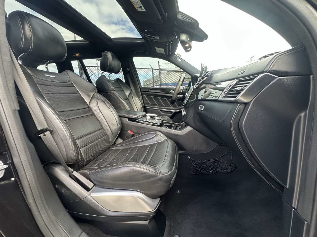 Used 2019 Mercedes-Benz GLS 63 AMG 4MATIC w/ AMG Night Styling Package image 32