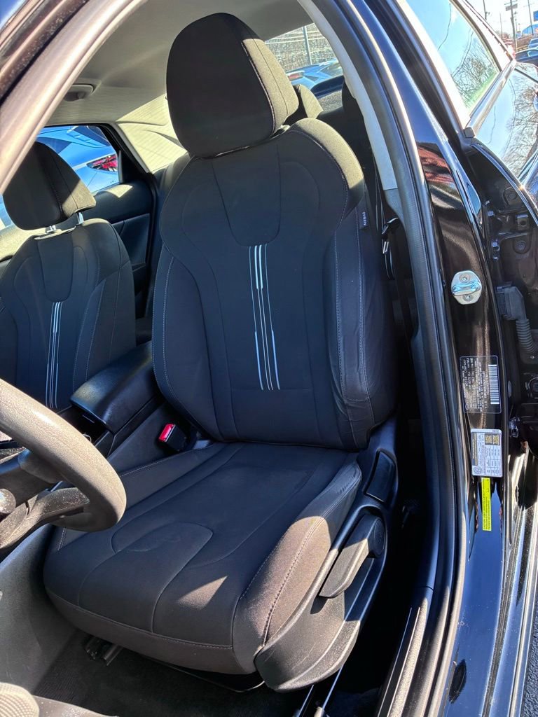 Used 2022 Hyundai Elantra Blue w/ Preferred Accessory Package image 15