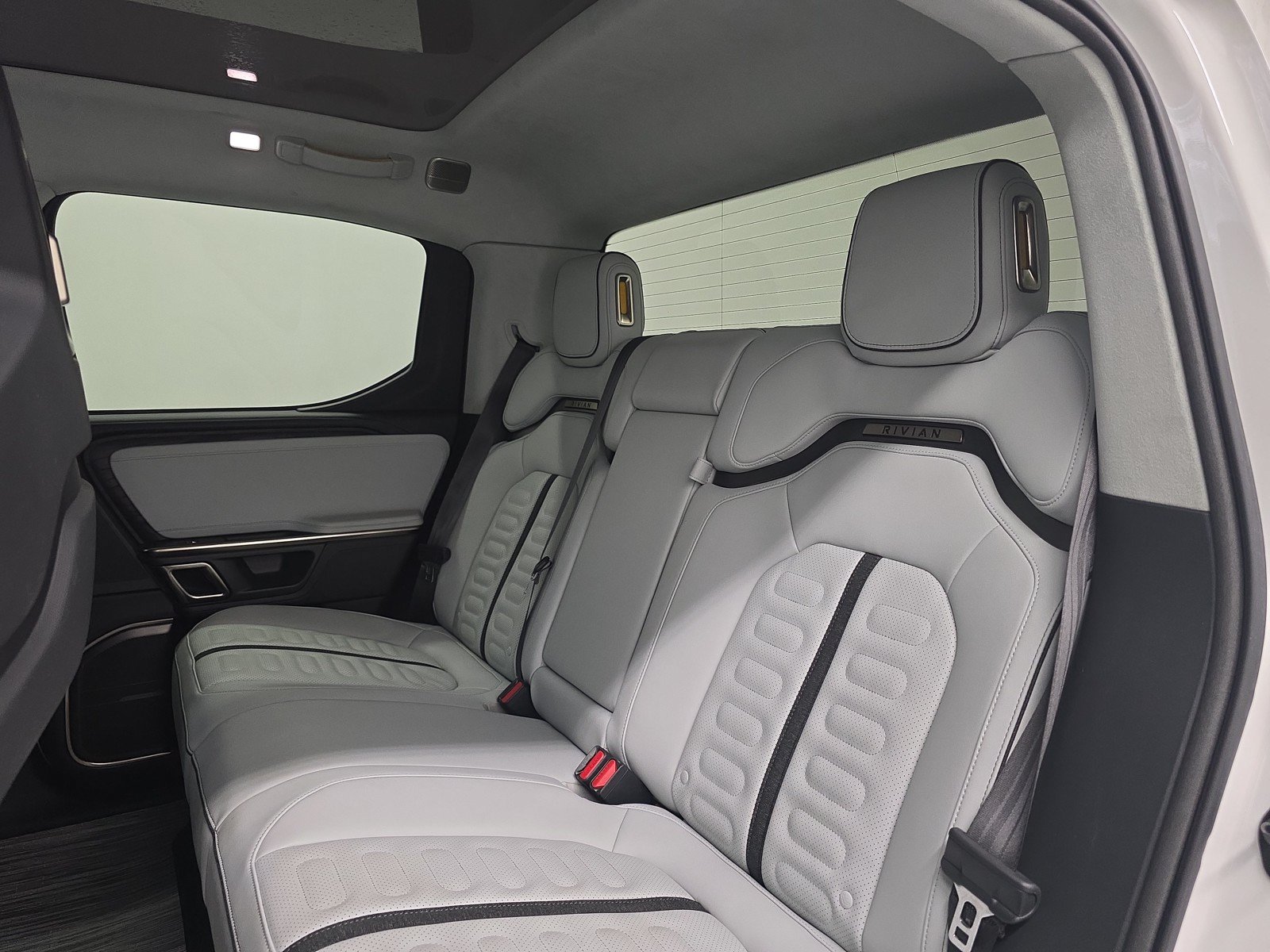 Used 2023 Rivian R1T Adventure AWD/4WD image 21