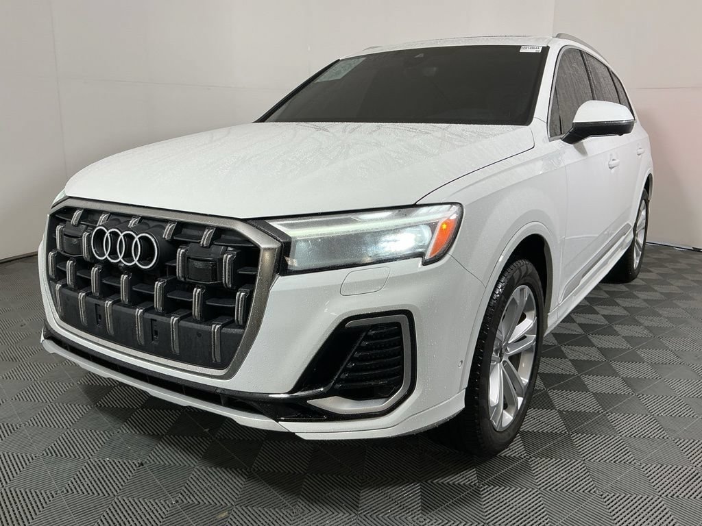 Used 2025 Audi Q7 3.0T Premium Plus AWD/4WD image 2
