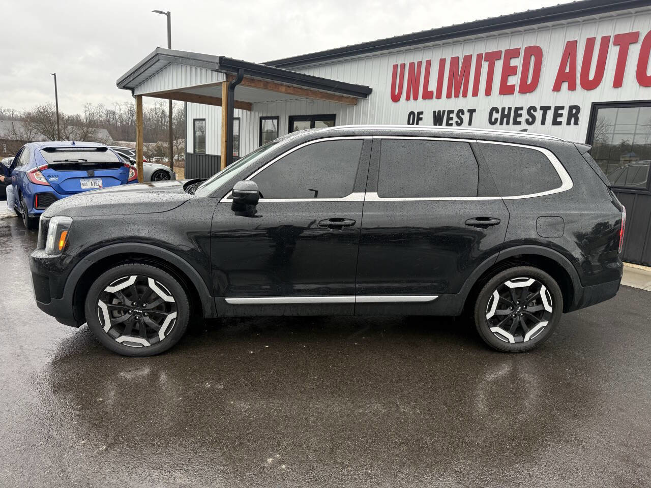 Used 2023 Kia Telluride EX w/ EX Captain's Chair Package image 12