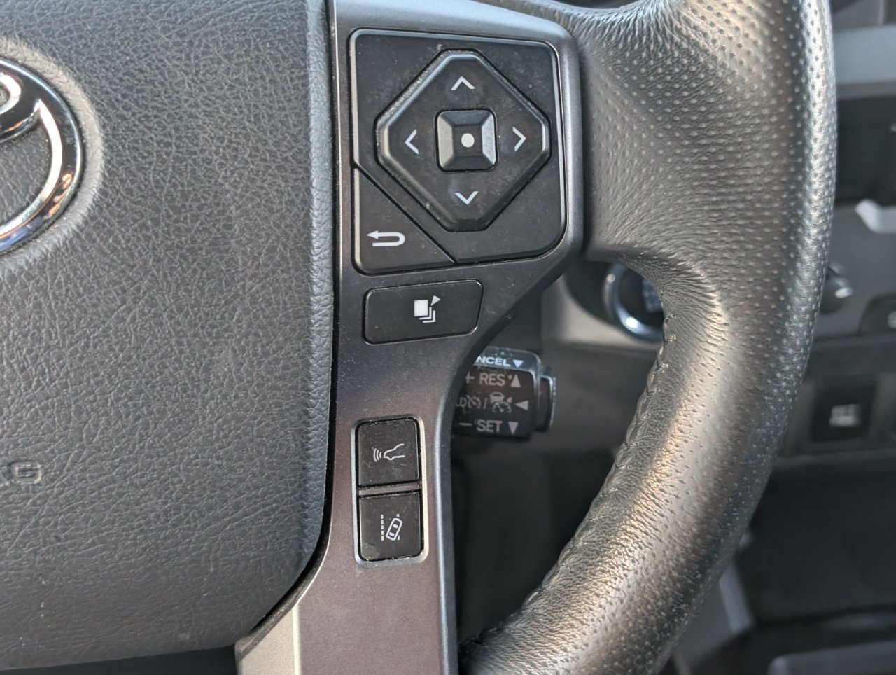 Used 2018 Toyota Tacoma TRD Sport w/ Technology Package RWD image 23