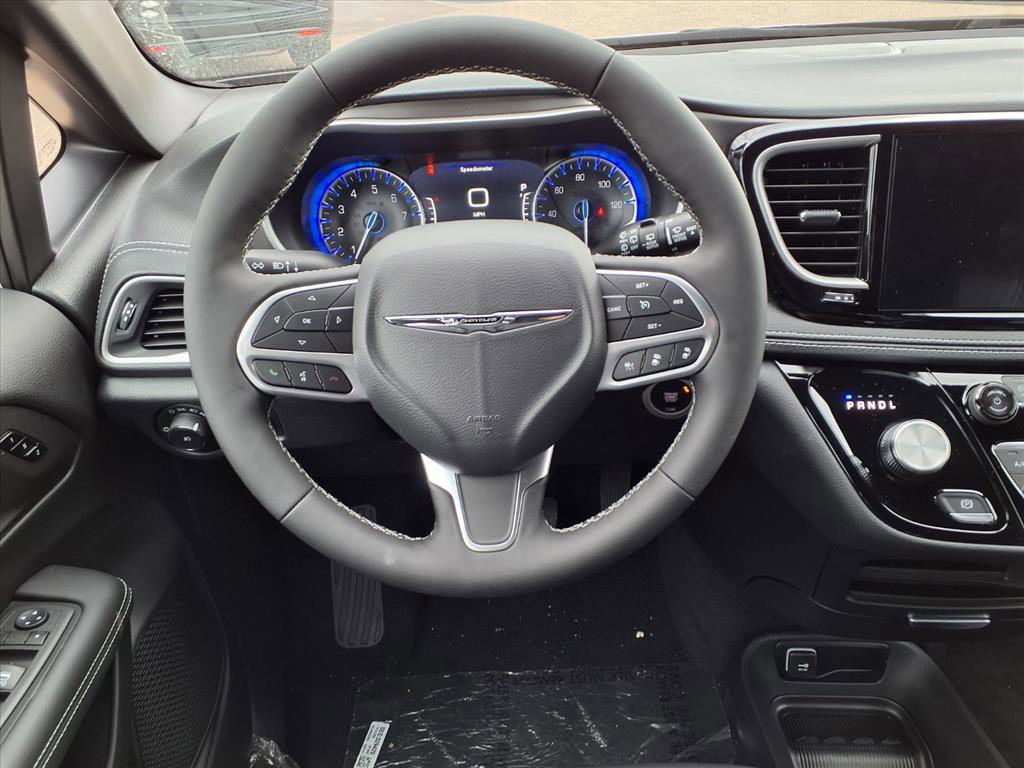 New 2026 Chrysler Pacifica Select FWD image 20