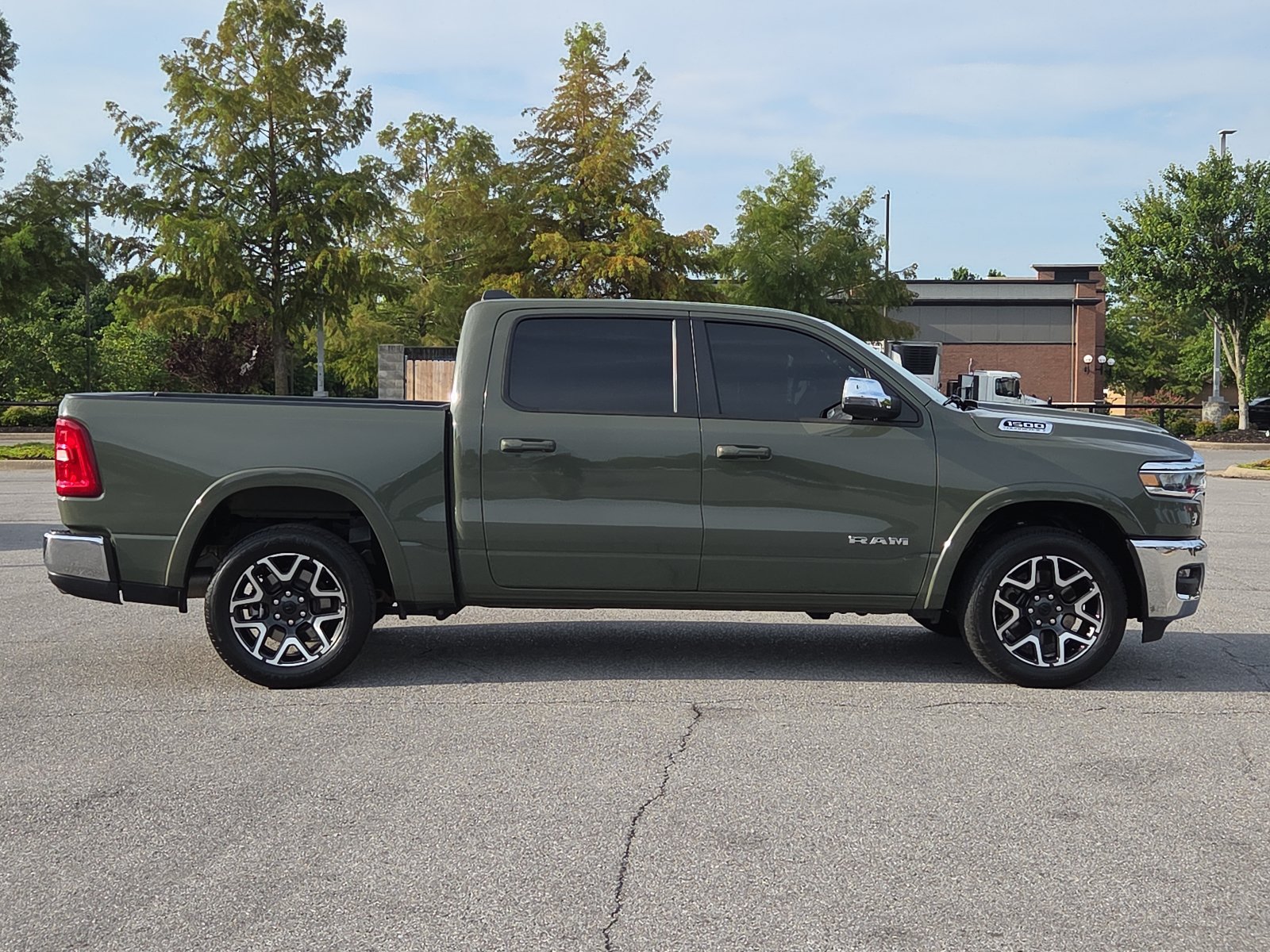 Used 2026 RAM 1500 Laramie AWD/4WD image 6