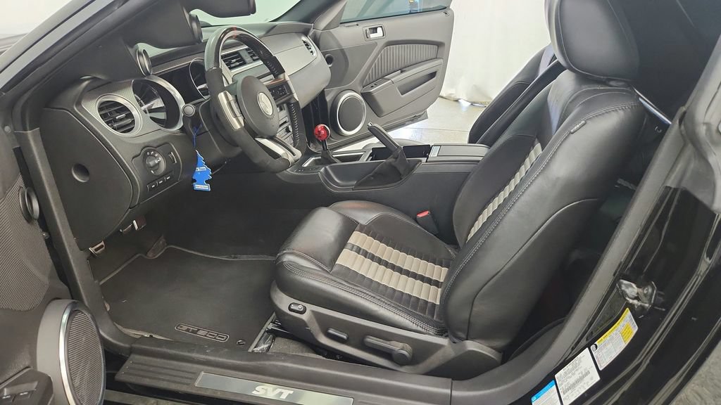 Used 2010 Ford Mustang Shelby GT500 RWD image 28