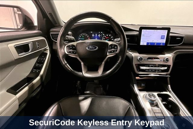 Used 2022 Ford Explorer XLT w/ XLT Sport Appearance Package AWD/4WD image 11