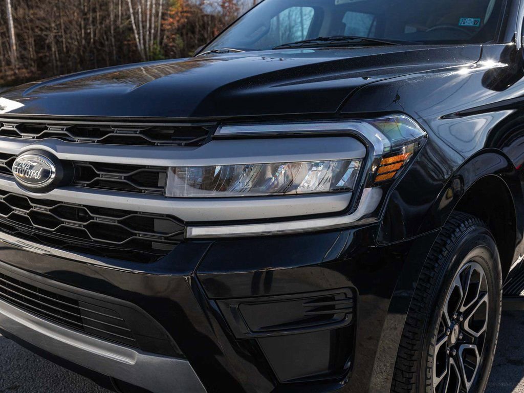 Used 2024 Ford Expedition XLT image 31