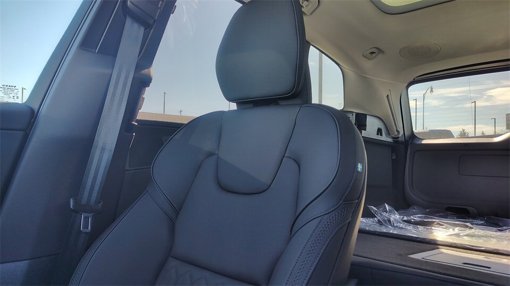 New 2026 Volvo XC60 B5 Plus w/ Climate Package image 22