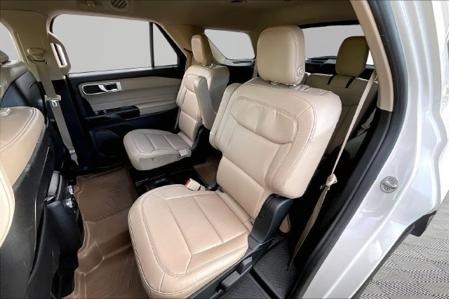 Used 2020 Ford Explorer XLT w/ Equipment Group 202A RWD image 16