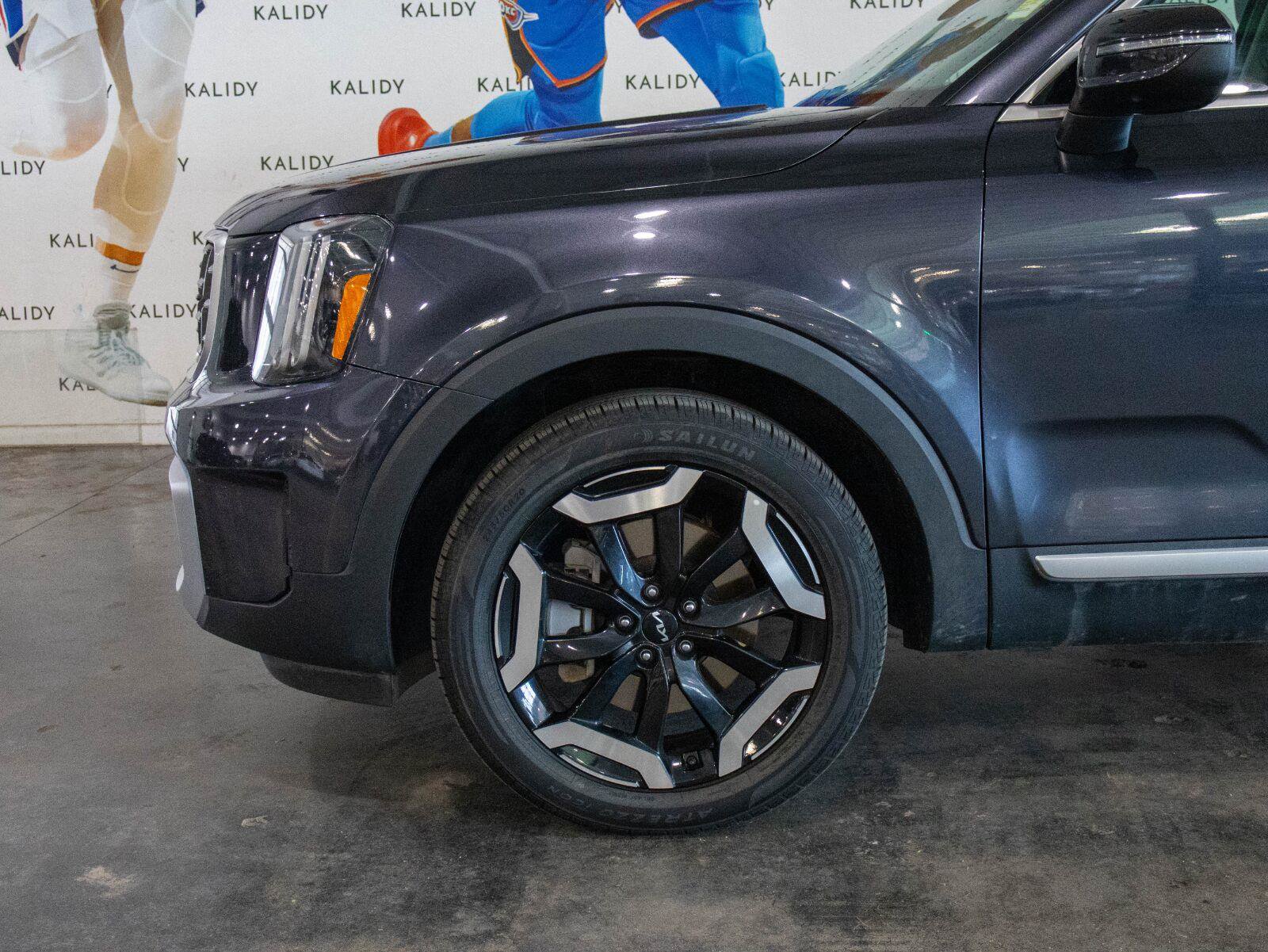 Used 2025 Kia Telluride S FWD image 17