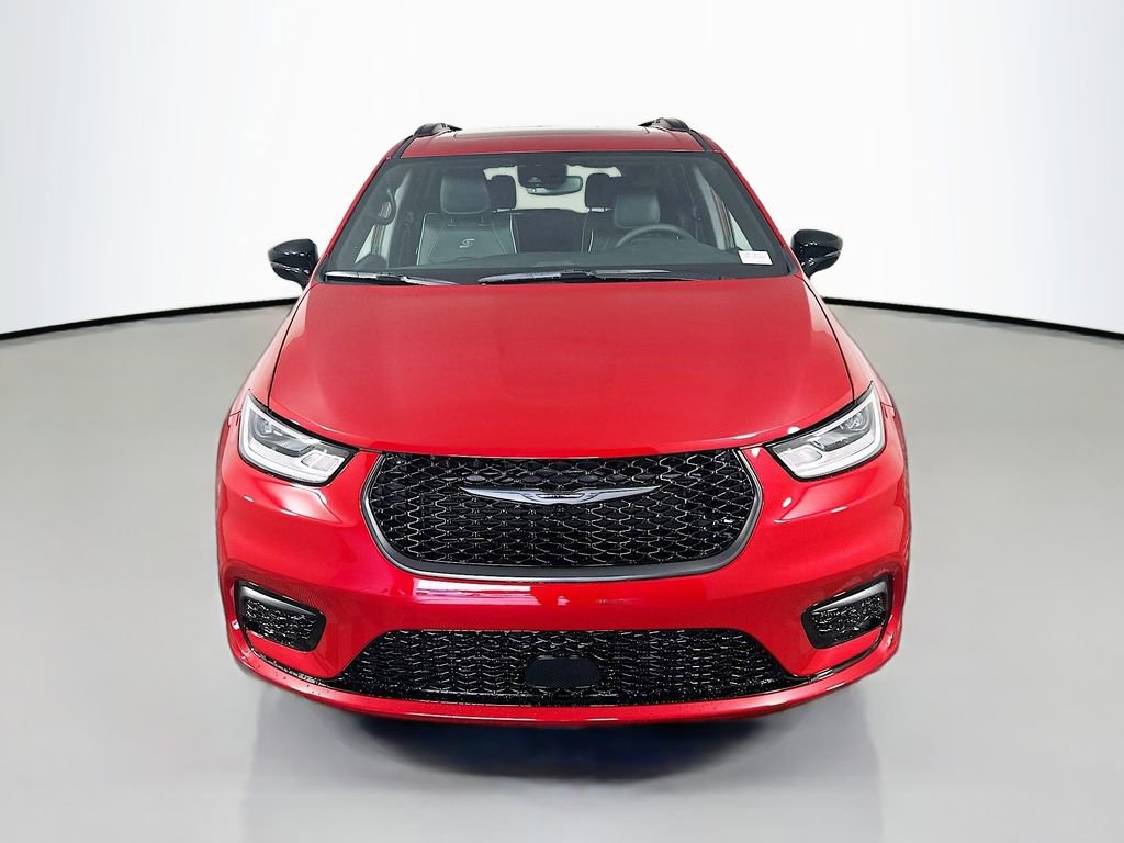 New 2026 Chrysler Pacifica Limited w/ Uconnect Theater Family Group video 2