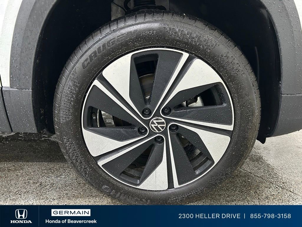 Used 2024 Volkswagen Taos SE image 12