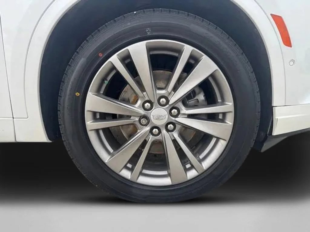 Used 2024 Cadillac XT6 Premium Luxury w/ Technology Package AWD/4WD image 33