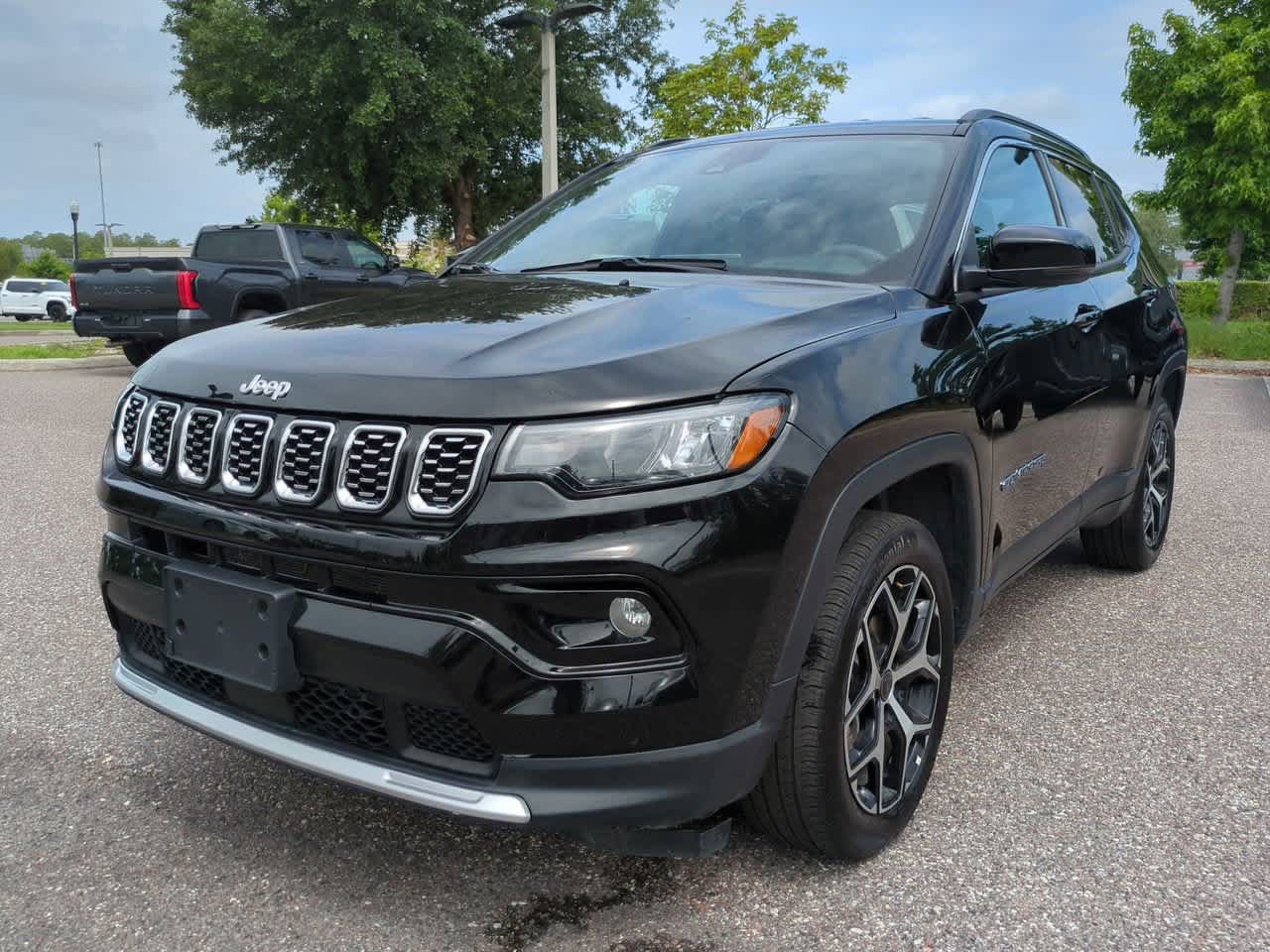 Used 2025 Jeep Compass Limited AWD/4WD image 2
