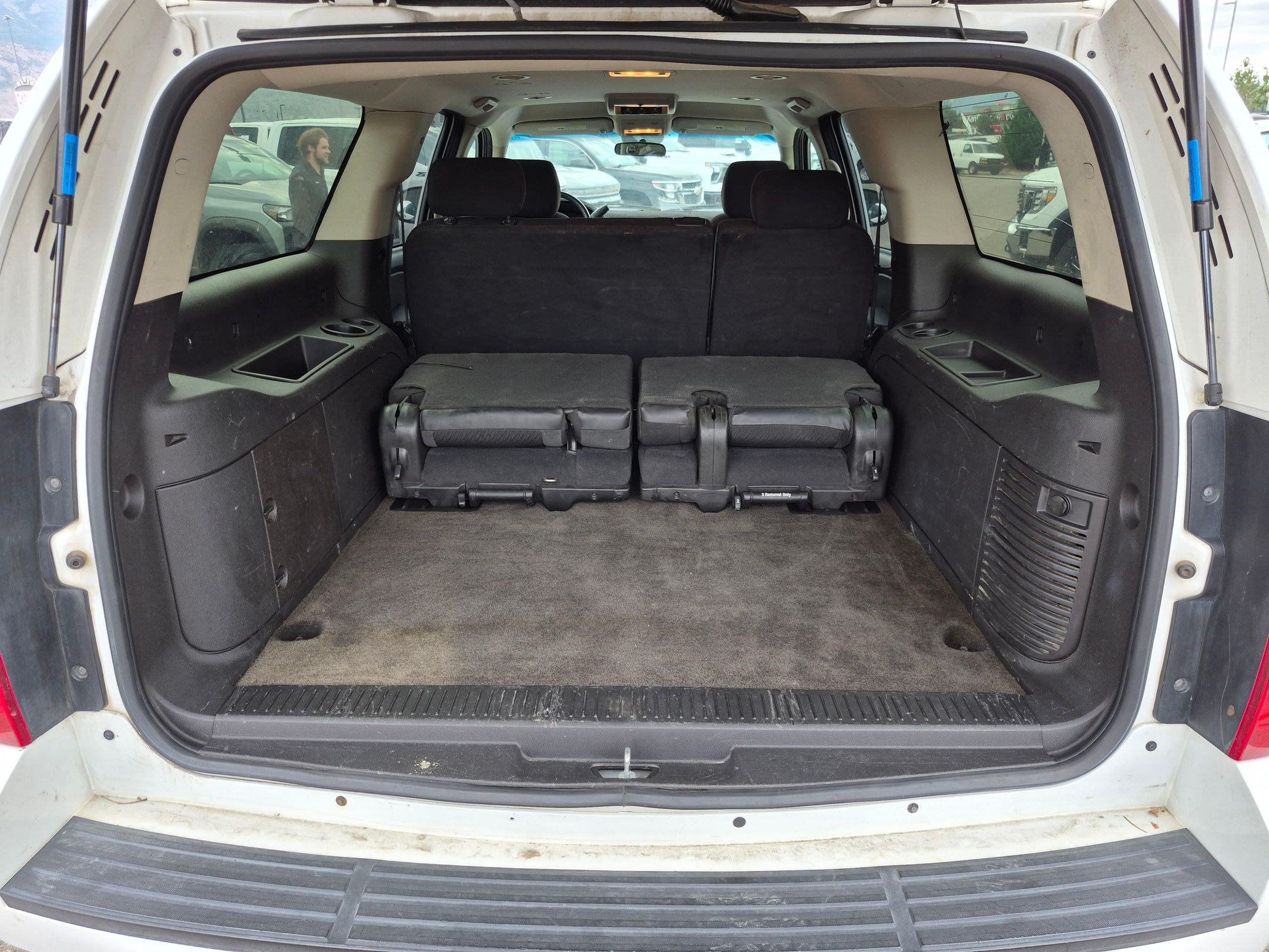 Used 2009 Chevrolet Suburban 2500 LS w/ Skid Plate Package AWD/4WD image 27