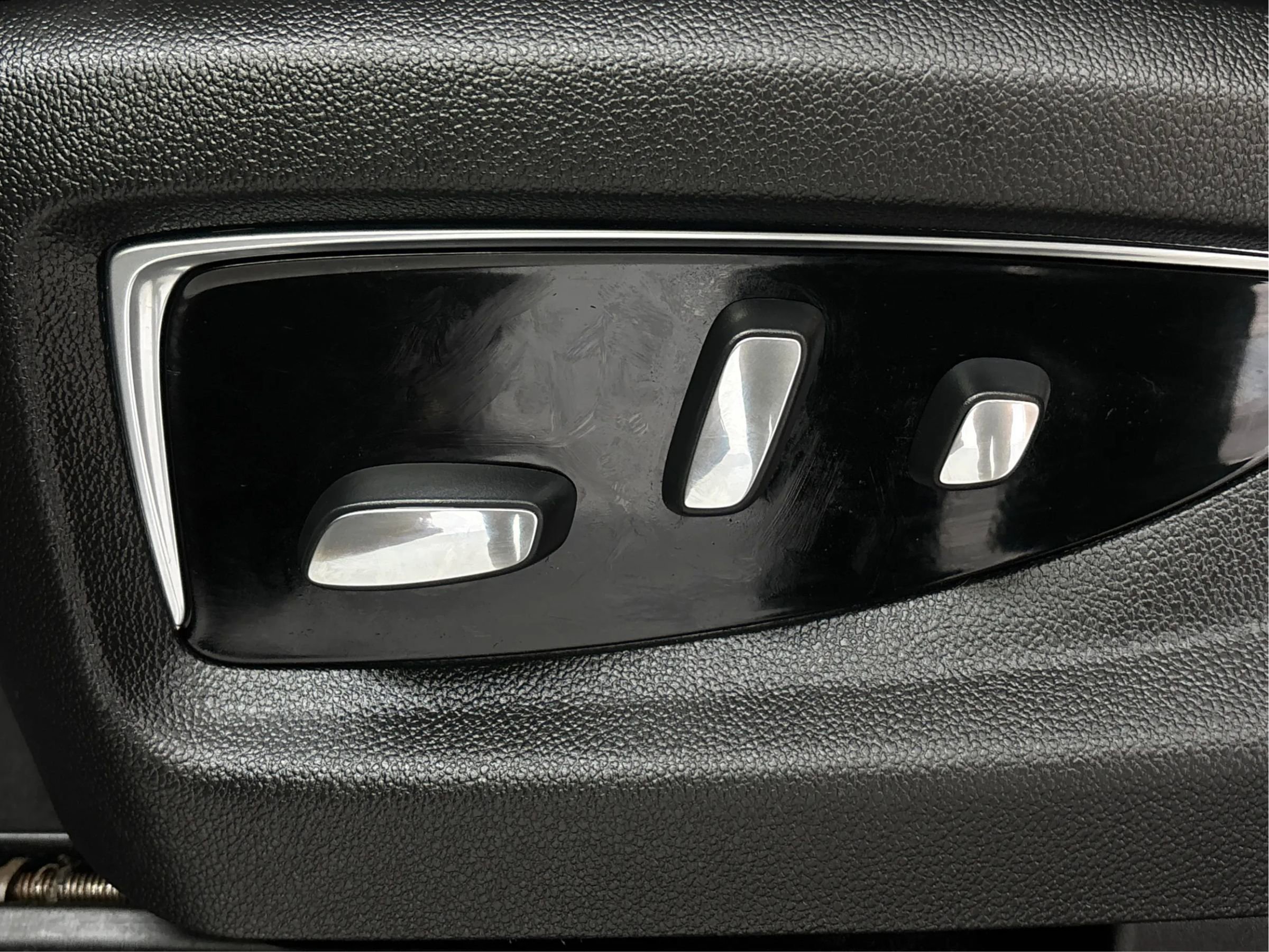 Used 2020 Cadillac Escalade ESV Premium Luxury image 25