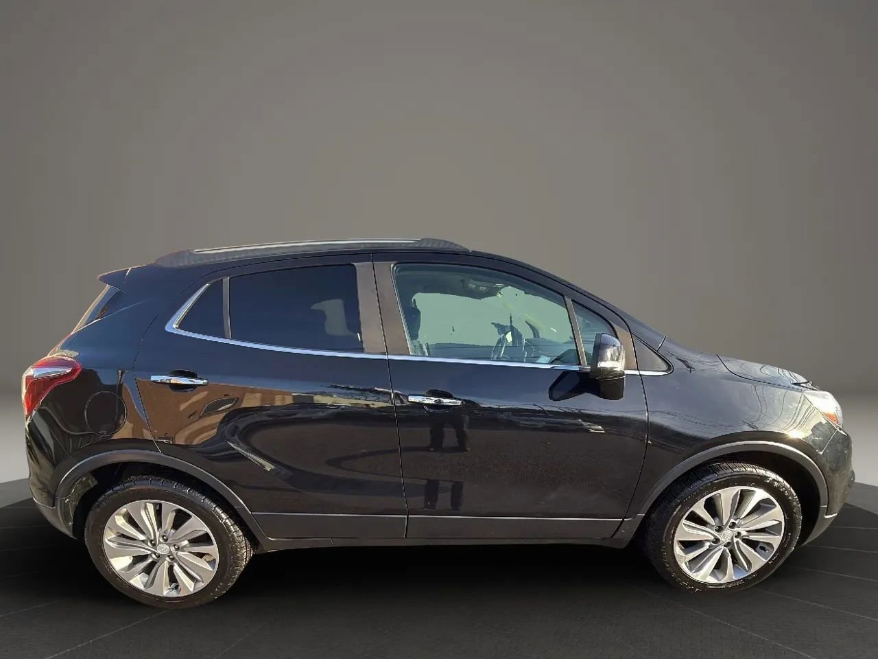 Used 2019 Buick Encore Preferred image 4