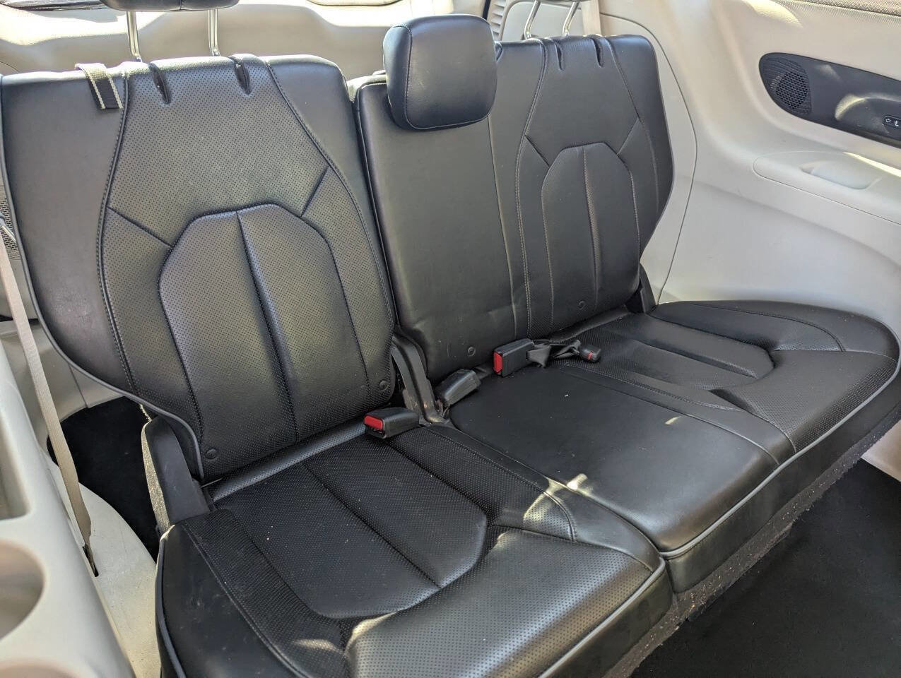 Used 2018 Chrysler Pacifica Limited image 15