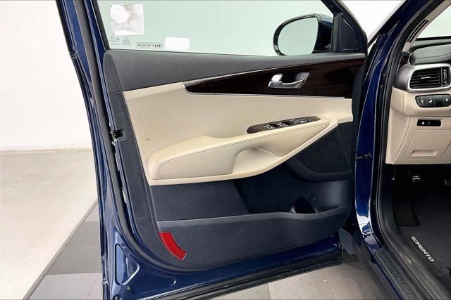 Used 2019 Kia Sorento FWD image 25