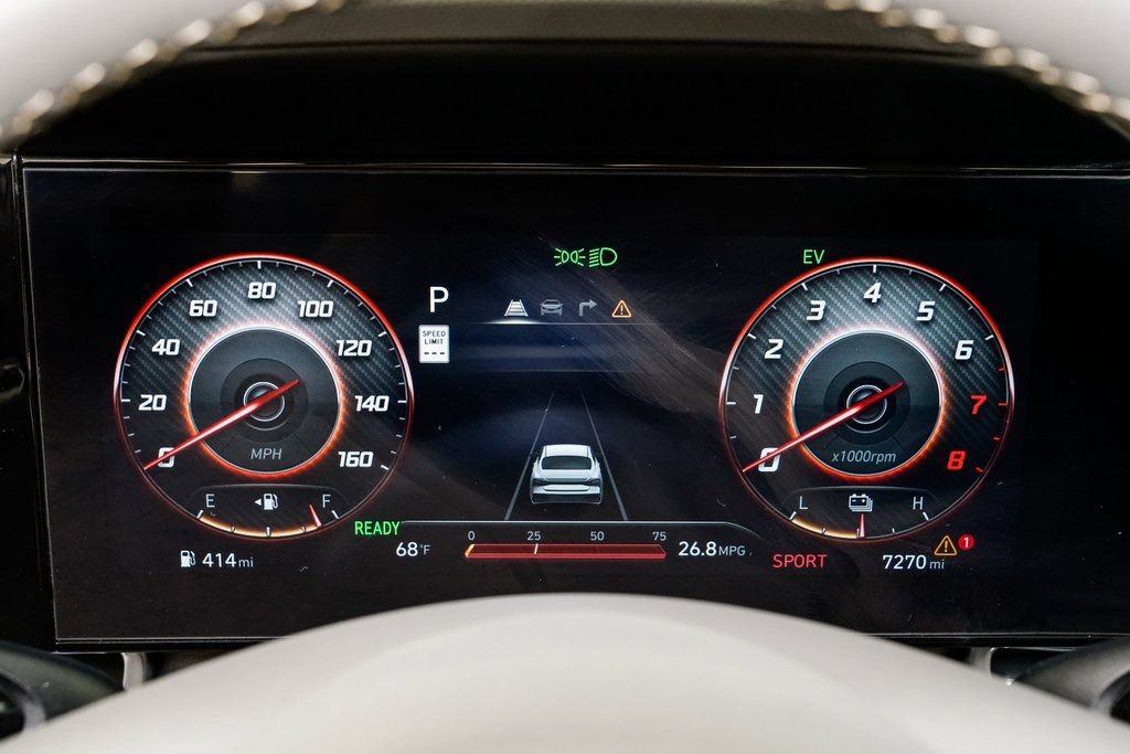 Used 2025 Hyundai Elantra SEL image 12