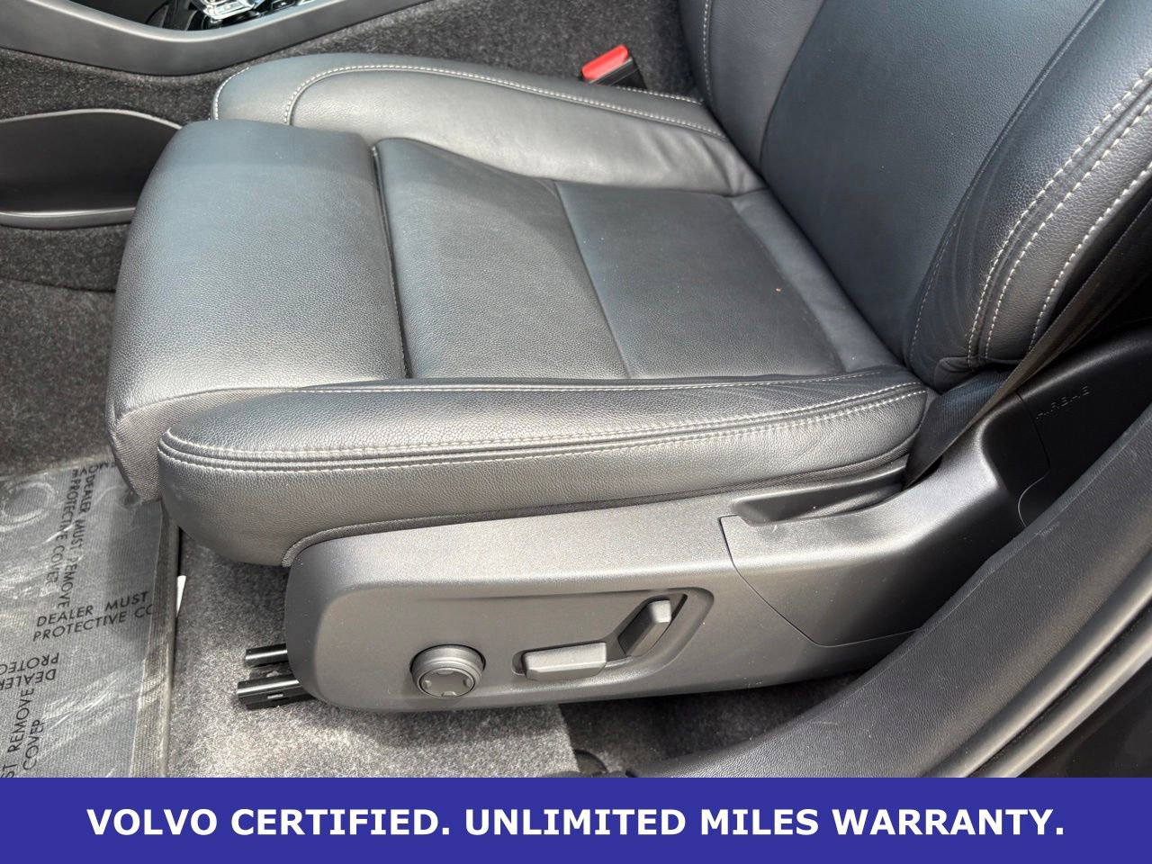 Certified 2025 Volvo XC40 B5 Plus AWD/4WD image 27