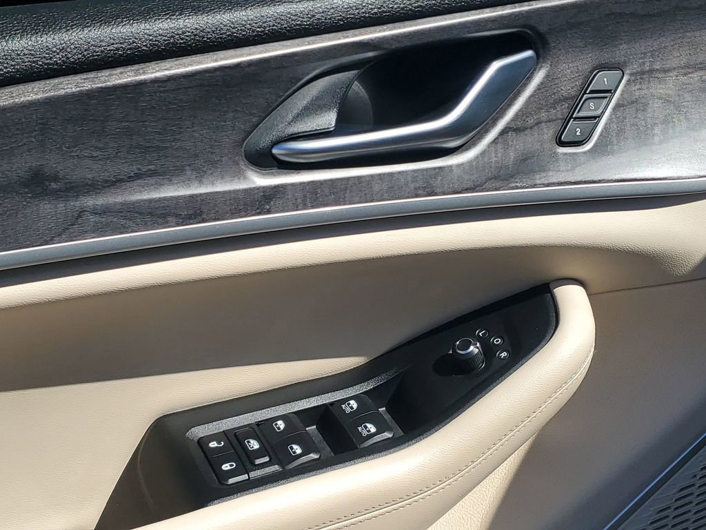 Used 2022 Jeep Grand Cherokee Limited w/ Luxury Tech Group II image 48