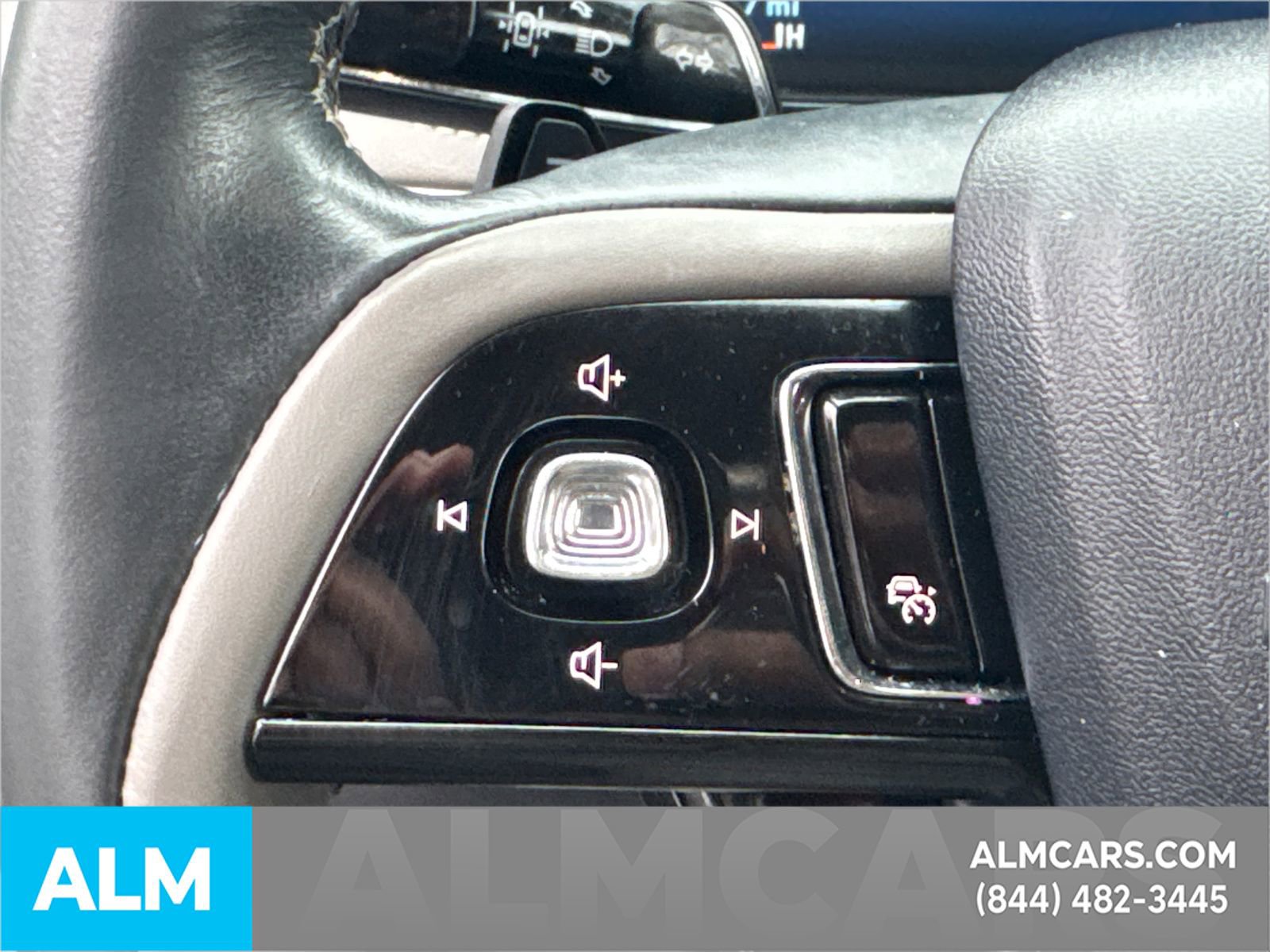 Used 2023 Lincoln Corsair Reserve w/ Rear Removable Package Tray image 30