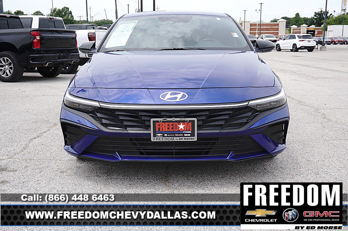 Used 2025 Hyundai Elantra Sport FWD image 2
