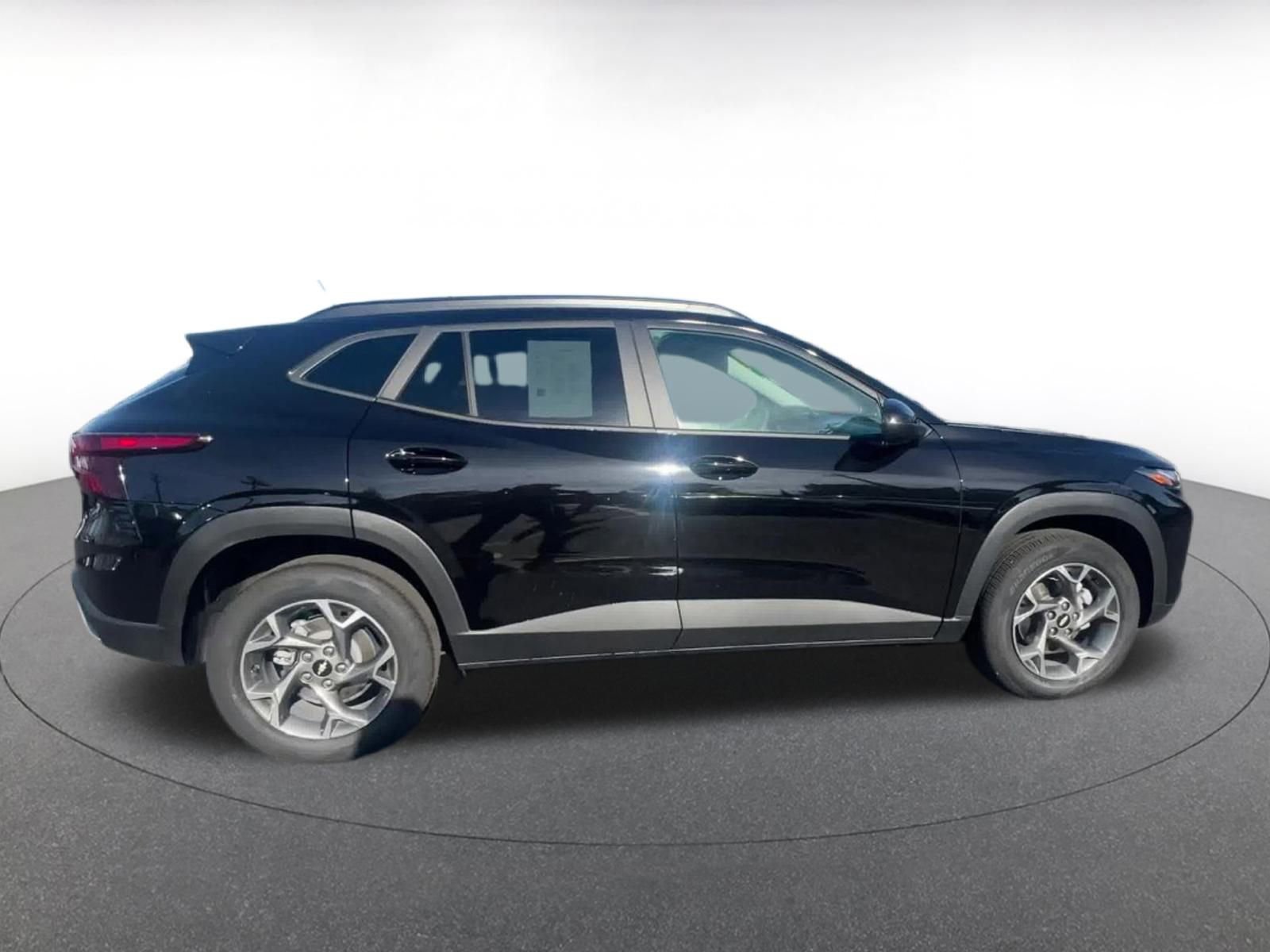 Used 2025 Chevrolet Trax LT image 16