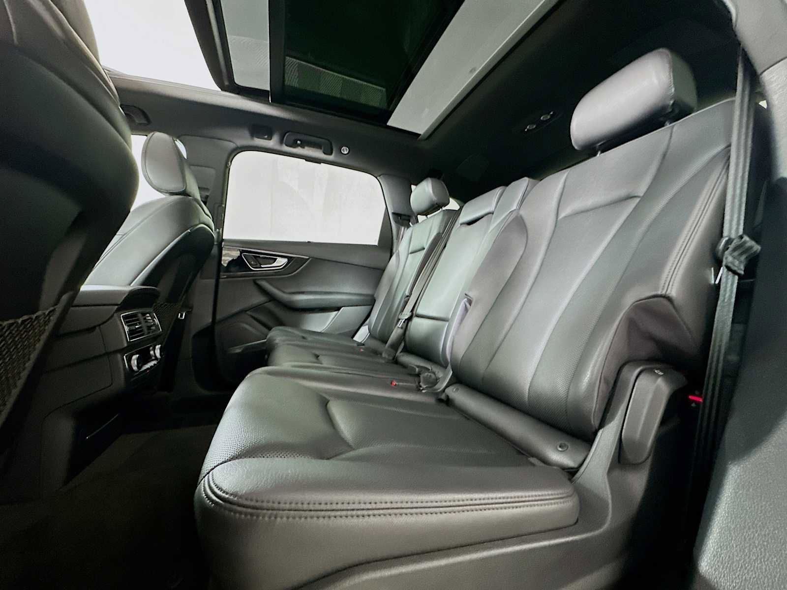 Used 2017 Audi Q7 3.0T Prestige image 23