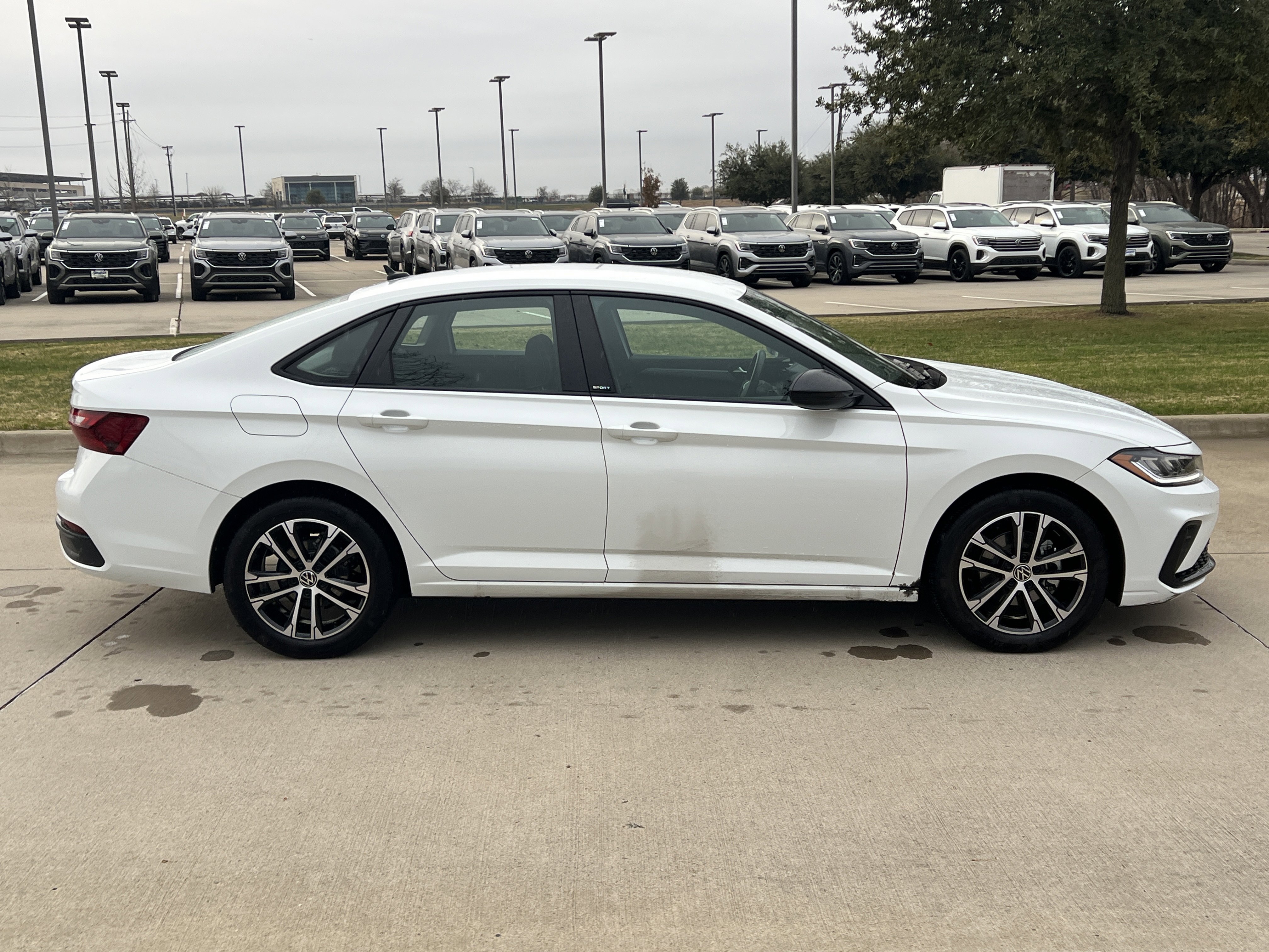 Certified 2025 Volkswagen Jetta Sport image 11