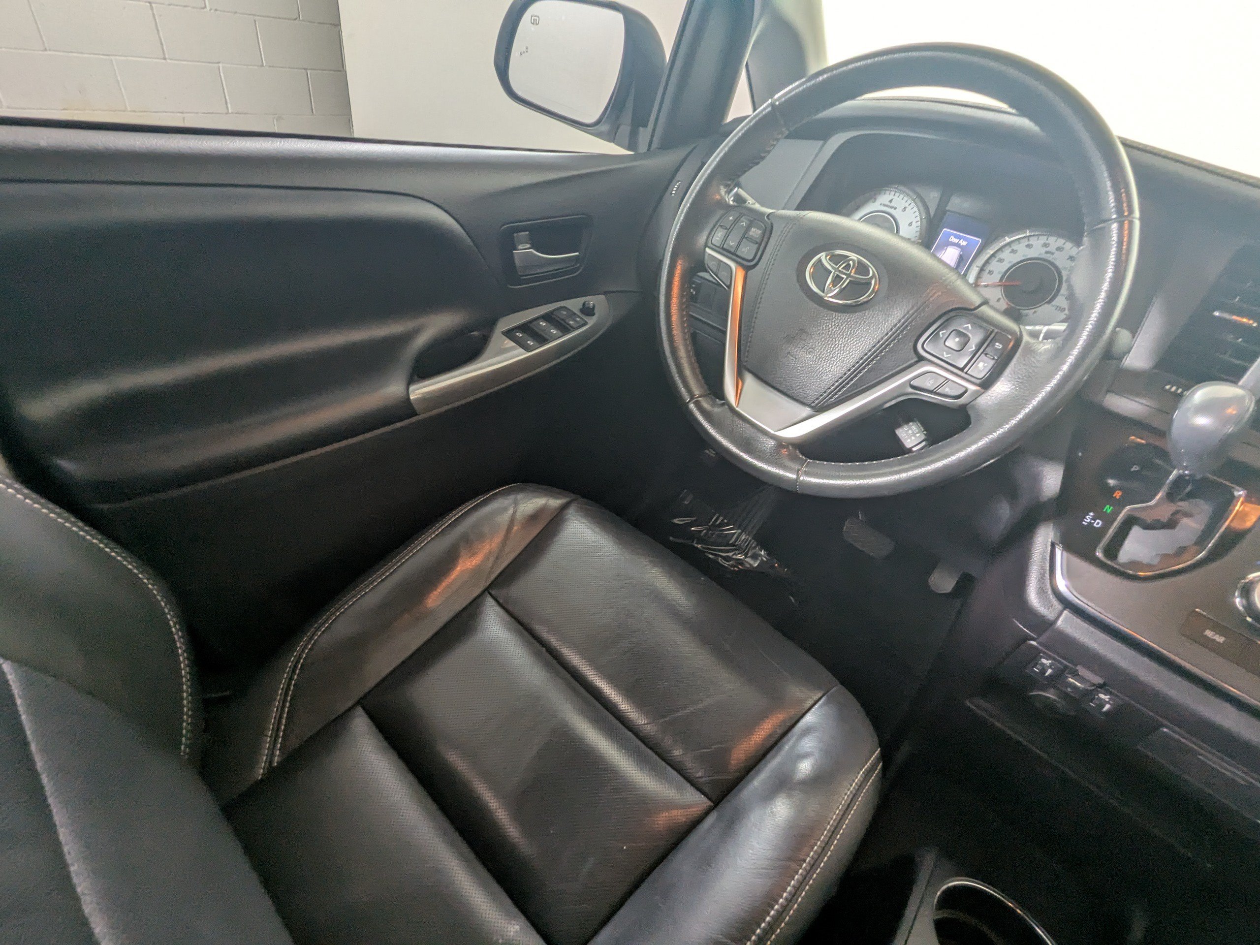 Used 2019 Toyota Sienna SE w/ SE Preferred Package AWD/4WD image 9