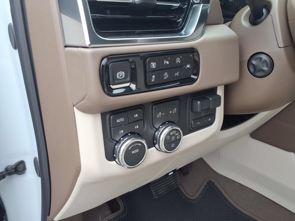 New 2026 GMC Yukon XL Denali w/ Denali Reserve Package AWD/4WD image 12