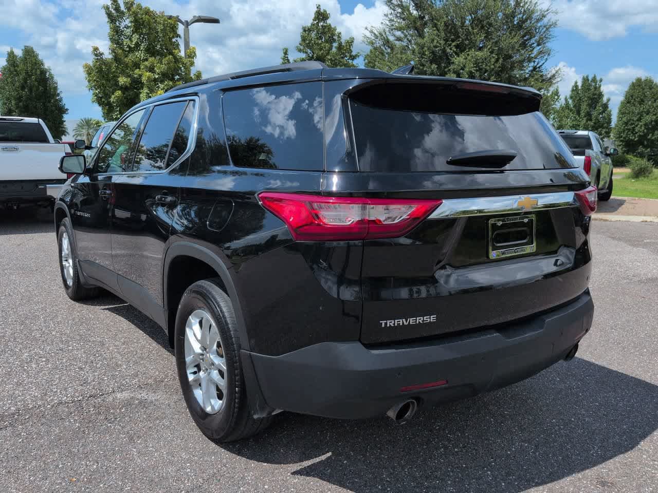 Used 2019 Chevrolet Traverse LT FWD image 4