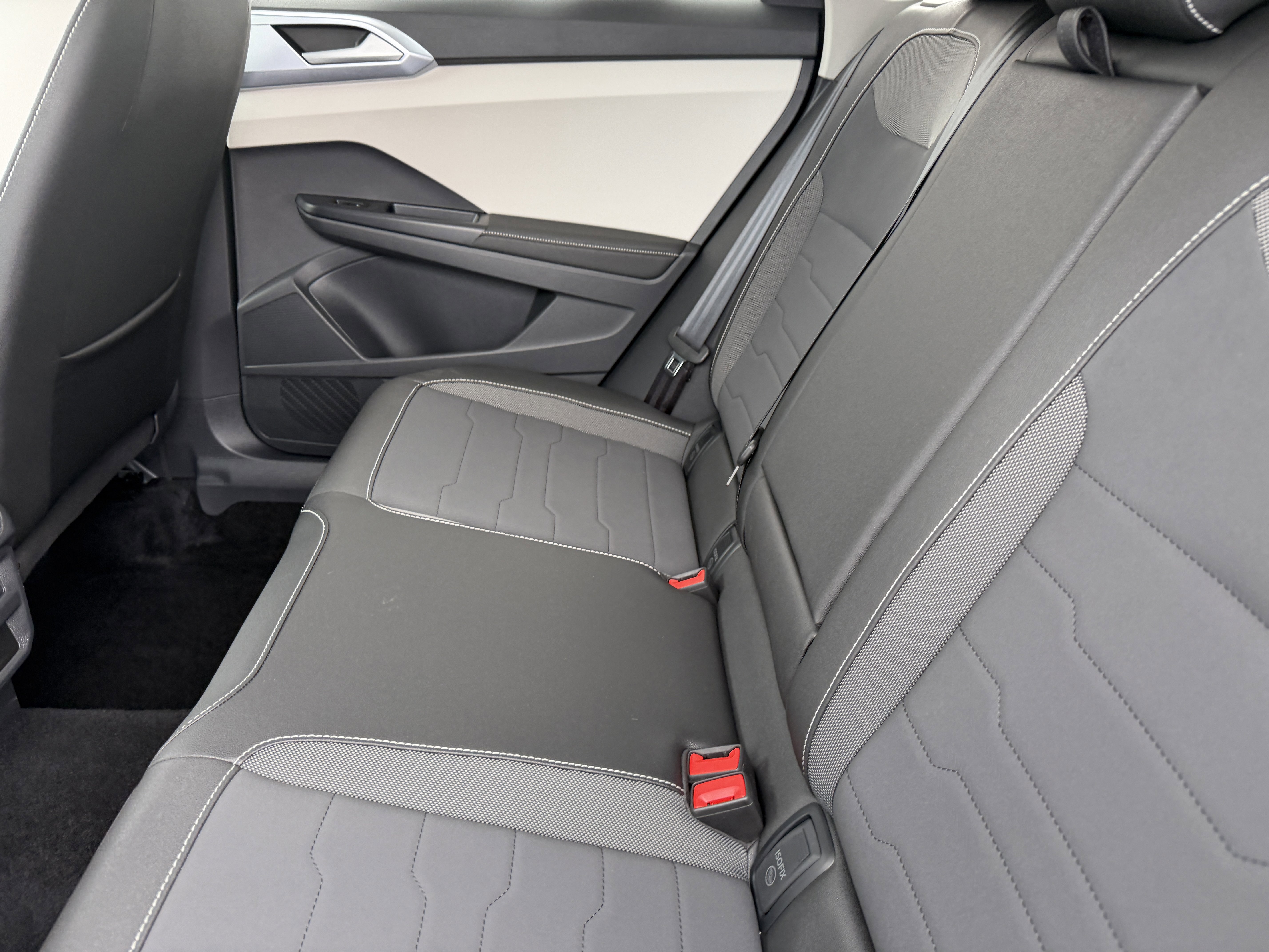 Used 2025 Volkswagen Taos SE image 16