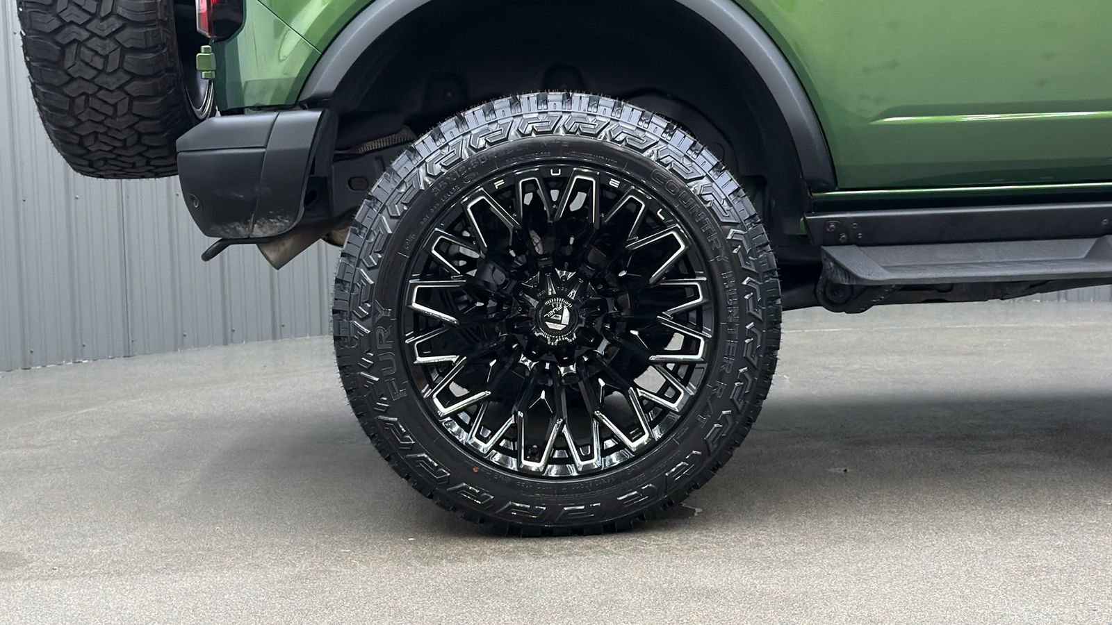 Used 2025 Ford Bronco Badlands image 12