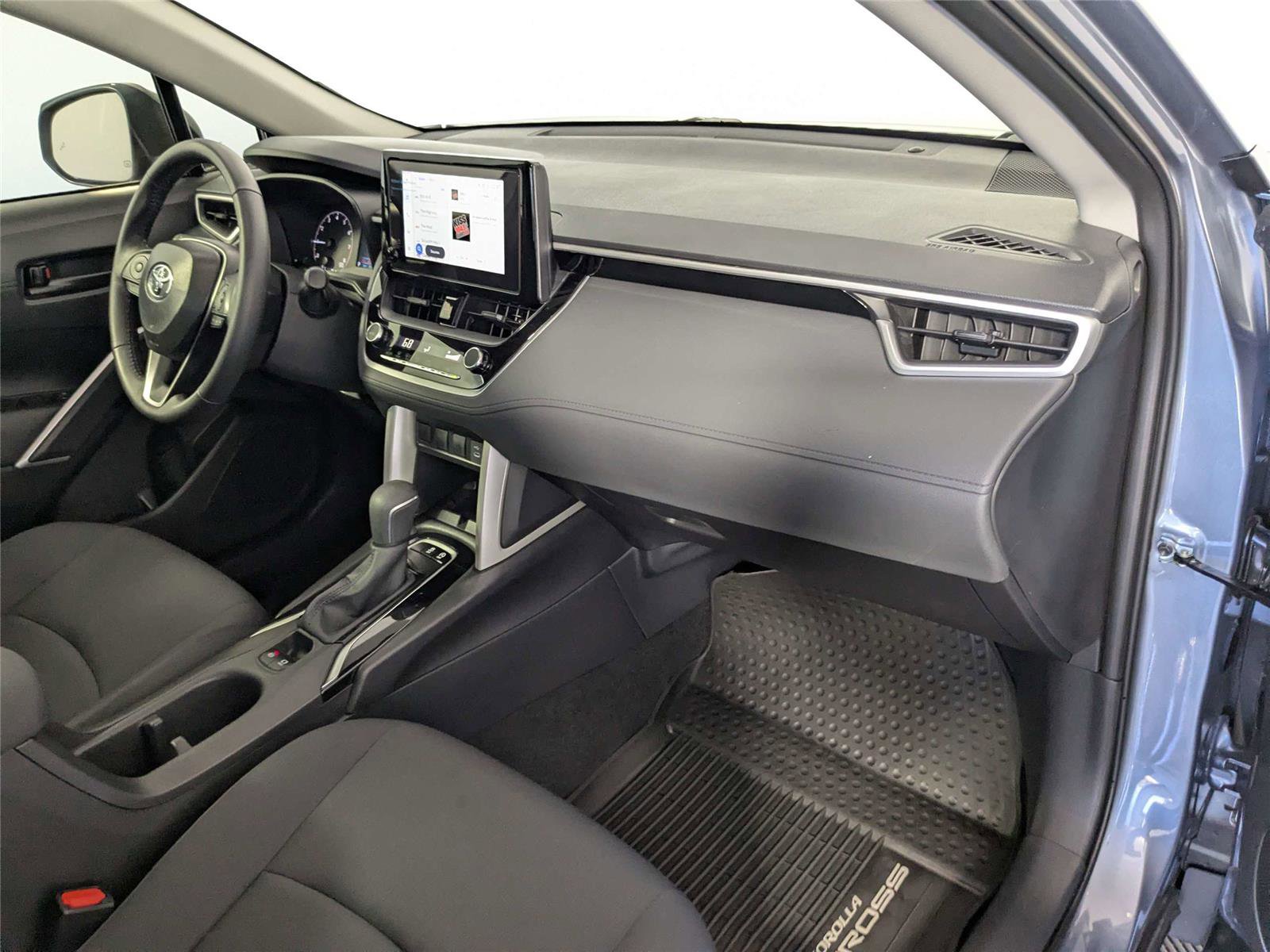 Certified 2025 Toyota Corolla Cross LE image 24