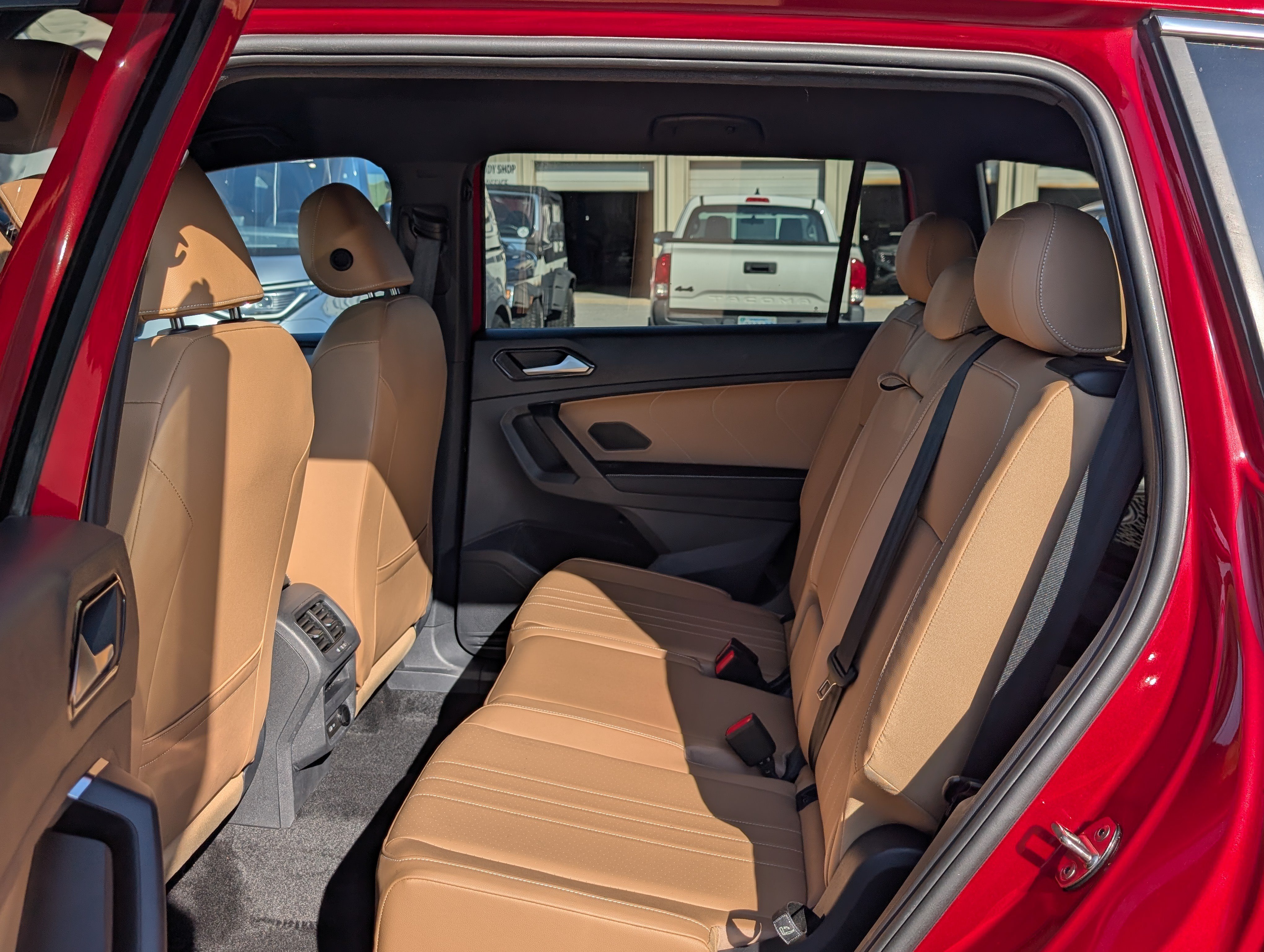 Used 2023 Volkswagen Tiguan SE FWD image 14