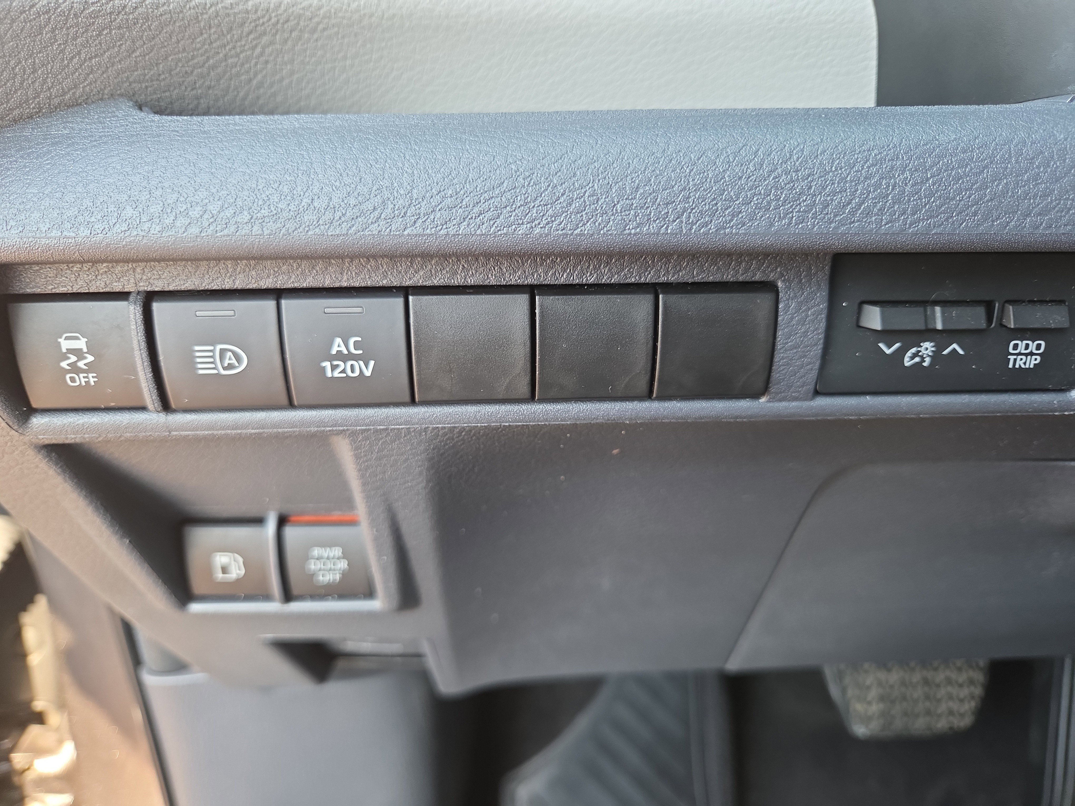 Used 2023 Toyota Sienna XLE w/ XLE Plus Package image 30